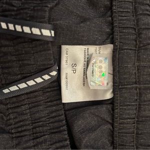 Dark gray/black men’s athletic pant.